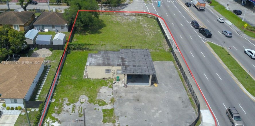 Immobilier commercial à Miami Gardens, Floride № 2063746