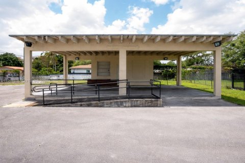 Immobilier commercial à vendre à Miami Gardens, Floride № 2063746 - photo 5