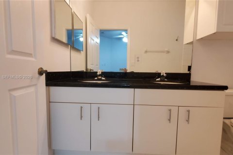 House in Weston, Florida 3 bedrooms, 138.89 sq.m. № 2003406 - photo 17