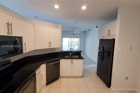 House in Weston, Florida 3 bedrooms, 138.89 sq.m. № 2003406 - photo 5