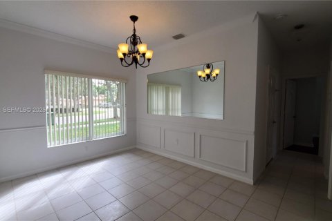 House in Weston, Florida 3 bedrooms, 138.89 sq.m. № 2003406 - photo 11