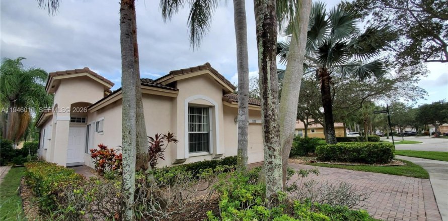 House in Weston, Florida 3 bedrooms, 138.89 sq.m. № 2003406