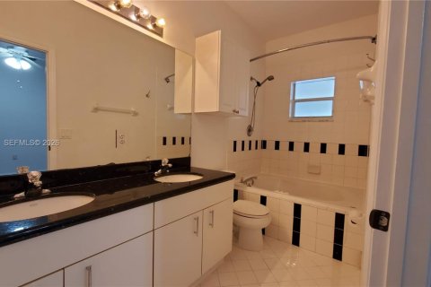 House in Weston, Florida 3 bedrooms, 138.89 sq.m. № 2003406 - photo 16