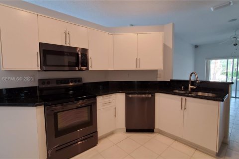 House in Weston, Florida 3 bedrooms, 138.89 sq.m. № 2003406 - photo 4