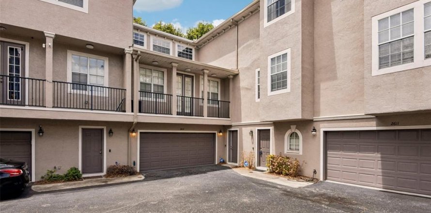 Townhouse in Tampa, Florida 5 bedrooms, 254.65 sq.m. № 2208995
