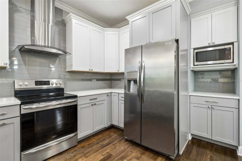 Townhouse in Tampa, Florida 5 bedrooms, 254.65 sq.m. № 2208995 - photo 18
