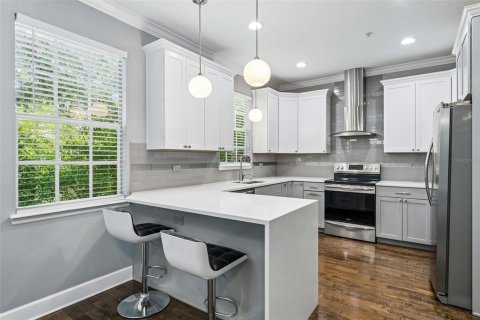Townhouse in Tampa, Florida 5 bedrooms, 254.65 sq.m. № 2208995 - photo 2
