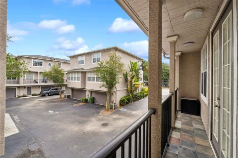Townhouse in Tampa, Florida 5 bedrooms, 254.65 sq.m. № 2208995 - photo 23