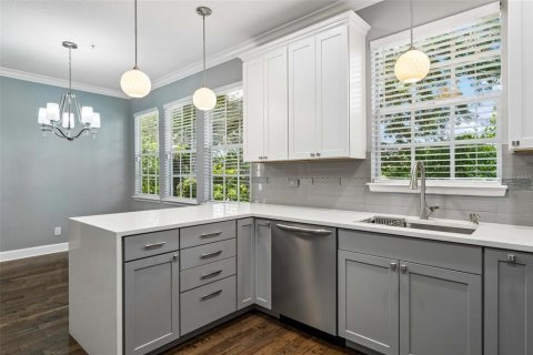 Townhouse in Tampa, Florida 5 bedrooms, 254.65 sq.m. № 2208995 - photo 16