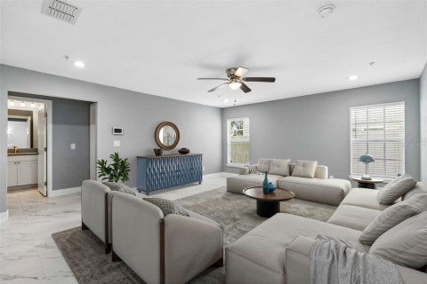 Townhouse in Tampa, Florida 5 bedrooms, 254.65 sq.m. № 2208995 - photo 3