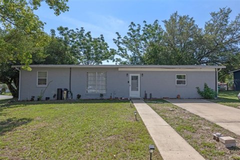 House in Deltona, Florida 3 bedrooms, 120.22 sq.m. № 1755393 - photo 1