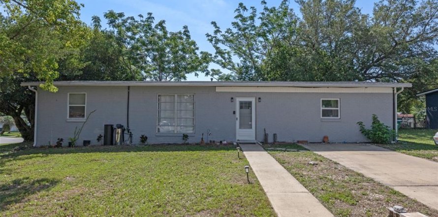 House in Deltona, Florida 3 bedrooms, 120.22 sq.m. № 1755393