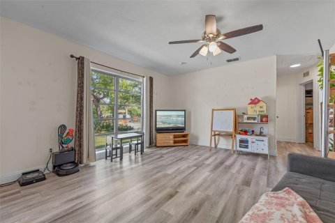 House in Deltona, Florida 3 bedrooms, 120.22 sq.m. № 1755393 - photo 6