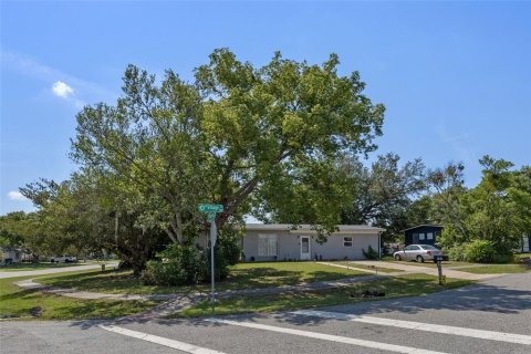 House in Deltona, Florida 3 bedrooms, 120.22 sq.m. № 1755393 - photo 2
