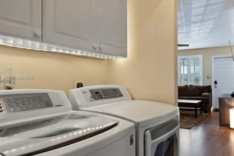 Touwnhouse à louer à Davie, Floride: 2 chambres, 84.73 m2 № 1973887 - photo 10