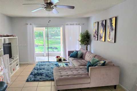 Condominio en alquiler en Boynton Beach, Florida, 2 dormitorios, 95.32 m2 № 1989074 - foto 1