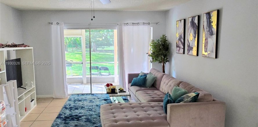 Condominio en Boynton Beach, Florida, 2 dormitorios  № 1989074