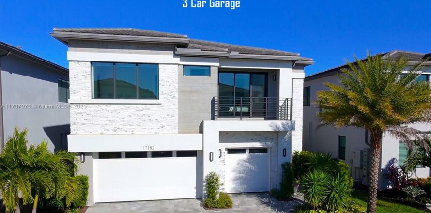 House in Boca Raton, Florida 5 bedrooms, 342.53 sq.m. № 1728177