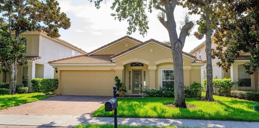 House in Orlando, Florida 3 bedrooms, 189.43 sq.m. № 1761902