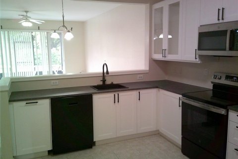 Townhouse in Orlando, Florida 3 bedrooms, 156.26 sq.m. № 2121720 - photo 19