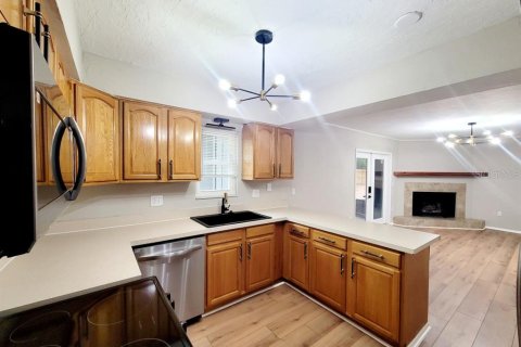 Villa ou maison à louer à Gainesville, Floride: 4 chambres, 156.45 m2 № 2294725 - photo 4