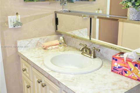 Condominio en venta en Sunrise, Florida, 2 dormitorios, 90.67 m2 № 2030814 - foto 11