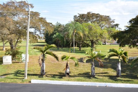 Condominio en venta en Sunrise, Florida, 2 dormitorios, 90.67 m2 № 2030814 - foto 18