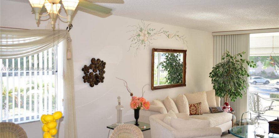 Condominio en Sunrise, Florida, 2 dormitorios № 2030814