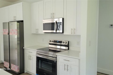 House in Punta Gorda, Florida 3 bedrooms, 150.32 sq.m. № 1515820 - photo 13