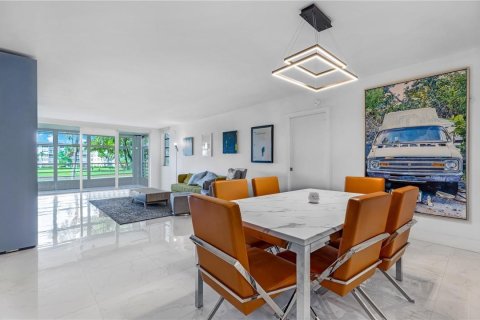 Condo à Pompano Beach, Floride, 3 chambres  № 2084404