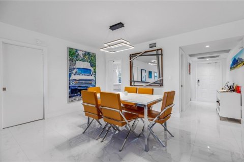 Copropriété à vendre à Pompano Beach, Floride: 3 chambres, 158.86 m2 № 2084404 - photo 2