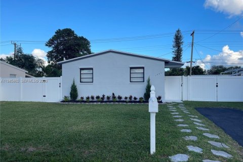 House in Hollywood, Florida 3 bedrooms, 86.68 sq.m. № 2002723