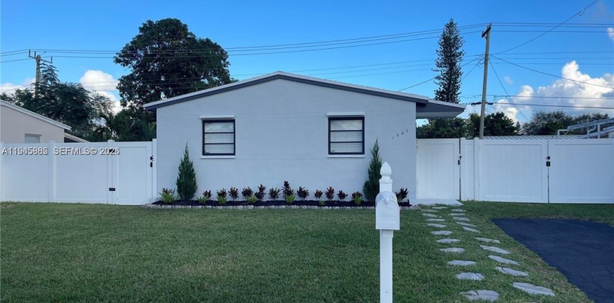 House in Hollywood, Florida 3 bedrooms, 86.68 sq.m. № 2002723