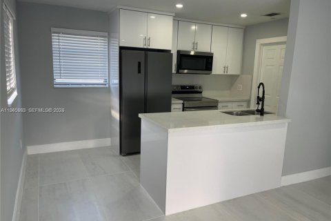 House in Hollywood, Florida 3 bedrooms, 86.68 sq.m. № 2002723 - photo 7