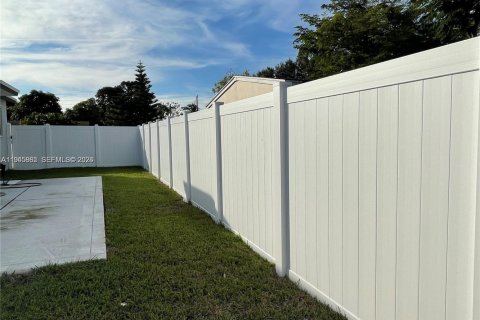 House in Hollywood, Florida 3 bedrooms, 86.68 sq.m. № 2002723 - photo 23