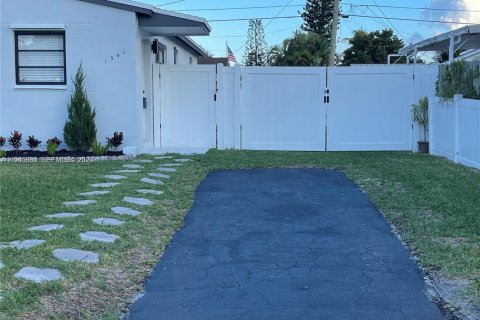 House in Hollywood, Florida 3 bedrooms, 86.68 sq.m. № 2002723 - photo 20