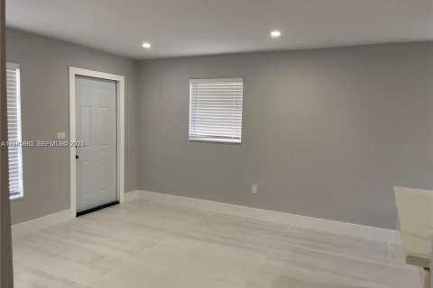 House in Hollywood, Florida 3 bedrooms, 86.68 sq.m. № 2002723 - photo 5