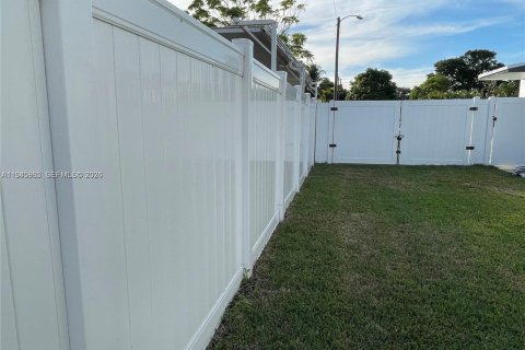 House in Hollywood, Florida 3 bedrooms, 86.68 sq.m. № 2002723 - photo 21