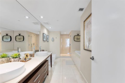 Copropriété à louer à Miami, Floride: 2 chambres, 108.51 m2 № 2075668 - photo 13