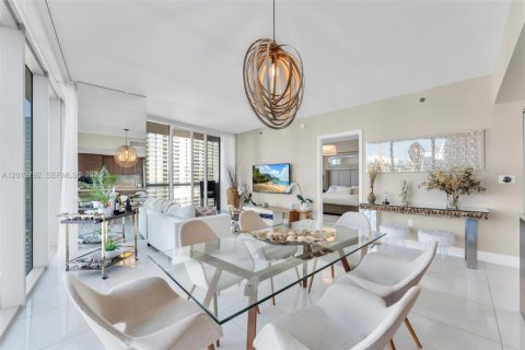 Copropriété à louer à Miami, Floride: 2 chambres, 108.51 m2 № 2075668 - photo 3