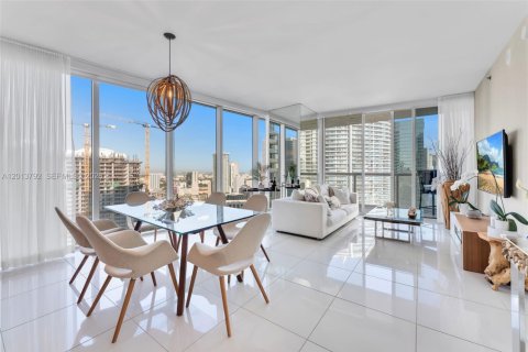 Copropriété à louer à Miami, Floride: 2 chambres, 108.51 m2 № 2075668 - photo 2