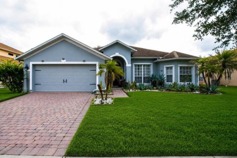 House in Kissimmee, Florida 3 bedrooms, 181.16 sq.m. № 2102571