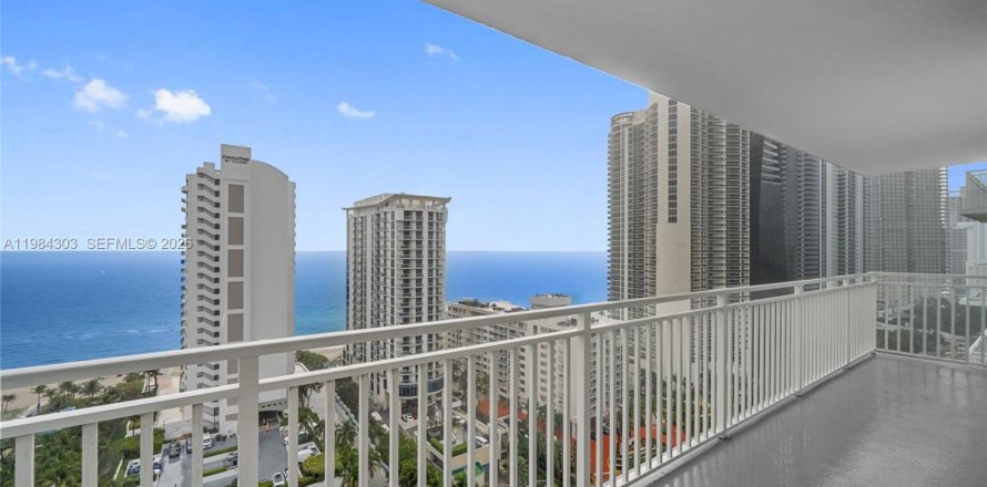 Кондоминиум с 3 спальнями в Санни-Айлс-Бич, Флорида № 2045495