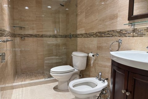 Condominio en venta en Sunny Isles Beach, Florida, 2 dormitorios, 139.82 m2 № 1863017 - foto 18