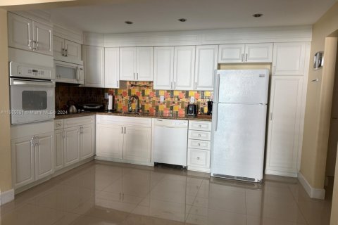 Condominio en venta en Sunny Isles Beach, Florida, 2 dormitorios, 139.82 m2 № 1863017 - foto 1
