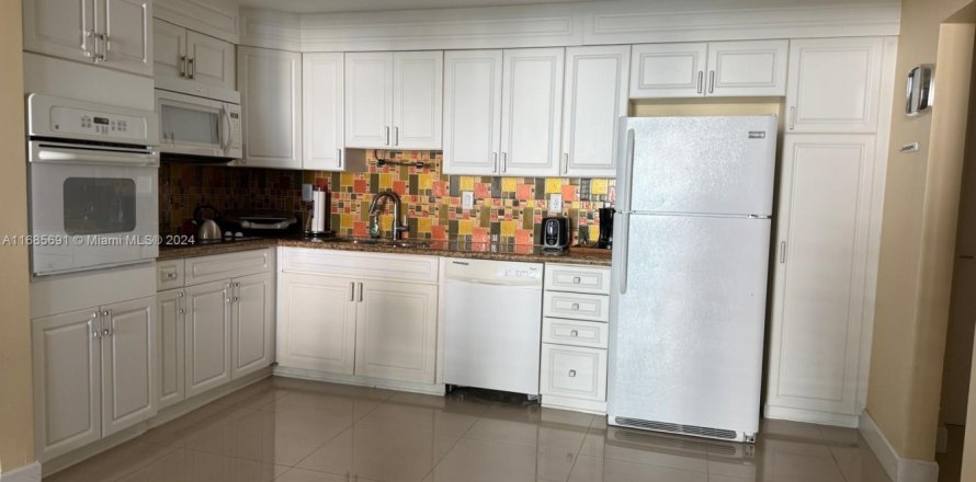 Condominio en Sunny Isles Beach, Florida, 2 dormitorios № 1863017