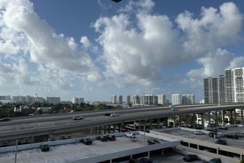Condominio en venta en Sunny Isles Beach, Florida, 2 dormitorios, 139.82 m2 № 1863017 - foto 24