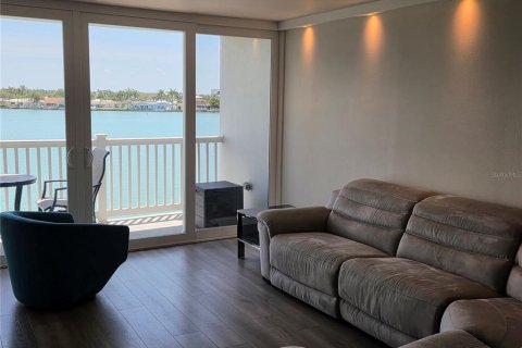 Copropriété à louer à Treasure Island, Floride: 2 chambres, 121.52 m2 № 2093197 - photo 16