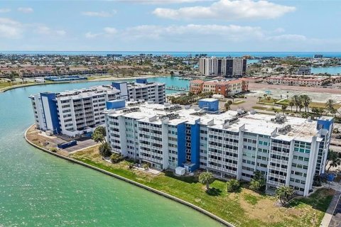 Condo à Treasure Island, Floride, 2 chambres  № 2093197
