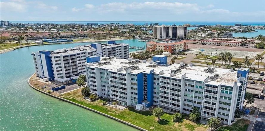 Condo à Treasure Island, Floride, 2 chambres  № 2093197